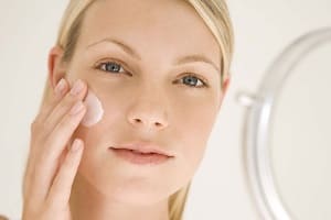 5 ошибок в уходе, которые существенно усиливают сухость кожи лица