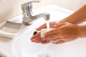 Почему иногда не нужно мыть руки после туалета? Берём на заметку