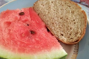 Как арбуз с хлебом Вам поможет похудеть? Польза и вред такой диеты