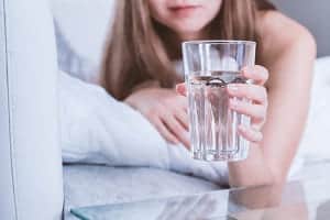 Как стакан воды утром натощак снижает риск инфарктов и инсультов