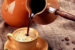 Когда лучше пить кофе, чтобы не стать от него зависимым?