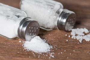 Много соли в организме? 4 симптома, которые на это указывают