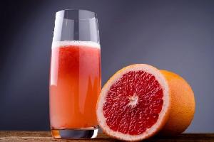 Почему нельзя запивать лекарства грейпфрутовым соком?