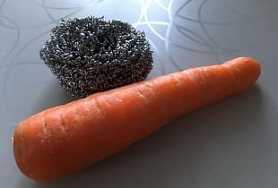 Как быстро и легко почистить морковь: 3 простых способа